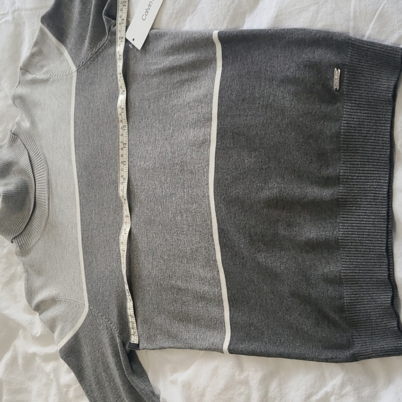 Calvin Klein Turtleneck Sweater.   Size Medium.   Gray - Picture 4 of 6